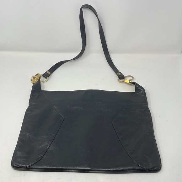 Elegant Black Leather Shoulder Bag - Picture 7 of 16